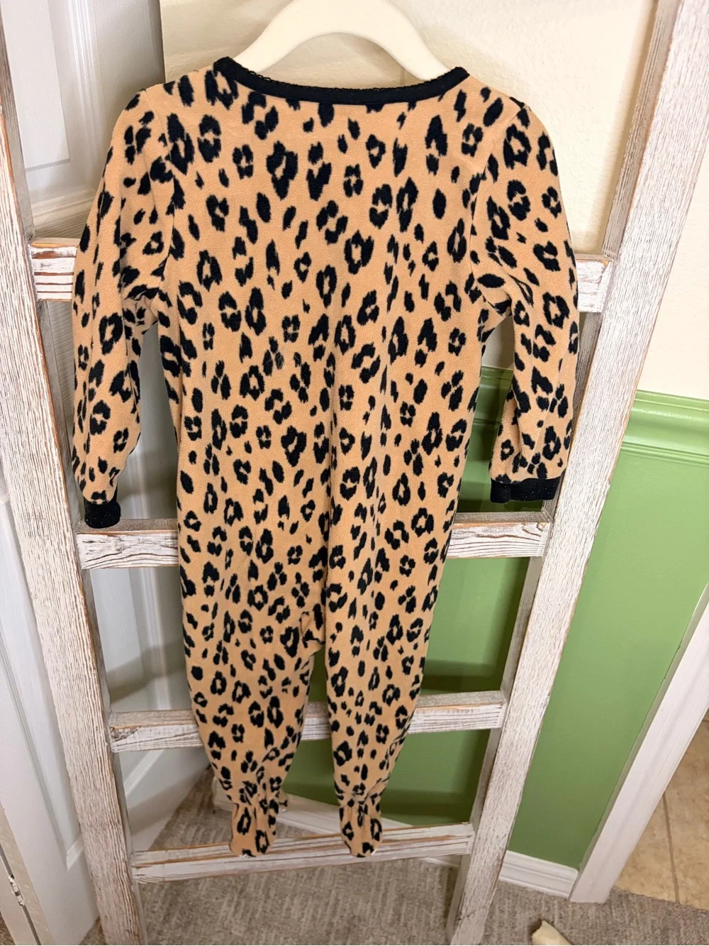 🐆 Carter’s Leopard Print Fleece Footed Pajama Sleeper 2T